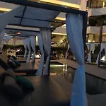 Aparthotel Luxury With Pool View