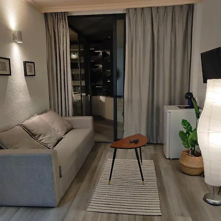 Luxury With Pool View 3* 아데제