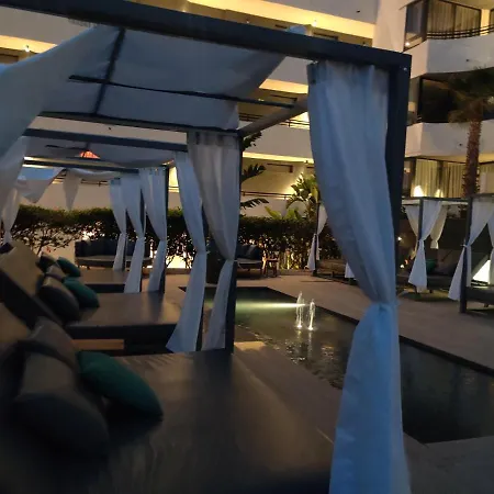 아파트호텔 Luxury With Pool View