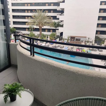 Luxury With Pool View 3* 아데제