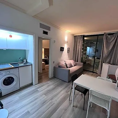 Lägenhetshotell Luxury With Pool View 3*