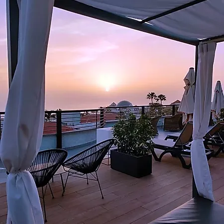 Lägenhetshotell Luxury With Pool View 3*