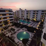 Апарт-отель Luxury With Pool View 3*