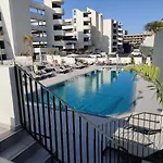 Luxury With Pool View Адехе
